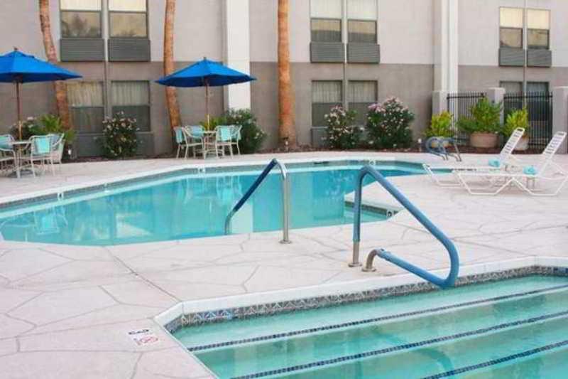 Greentree Inn & Suites Phoenix Sky Harbor Konforlar fotoğraf